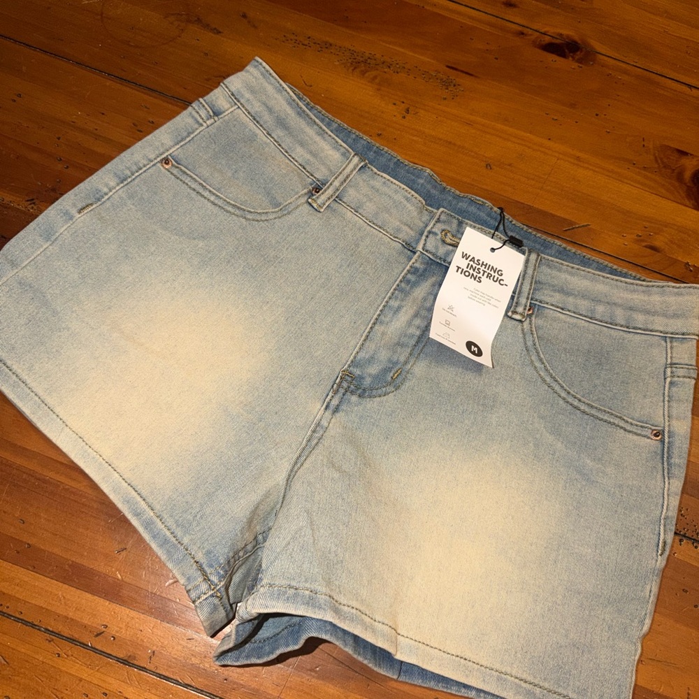 NEW NWT. MEDIUM Jean Denim Women's Shorts.  MUST BE BUNDLED
